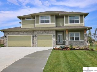 19952 Drexel Cir, Omaha, NE 68135