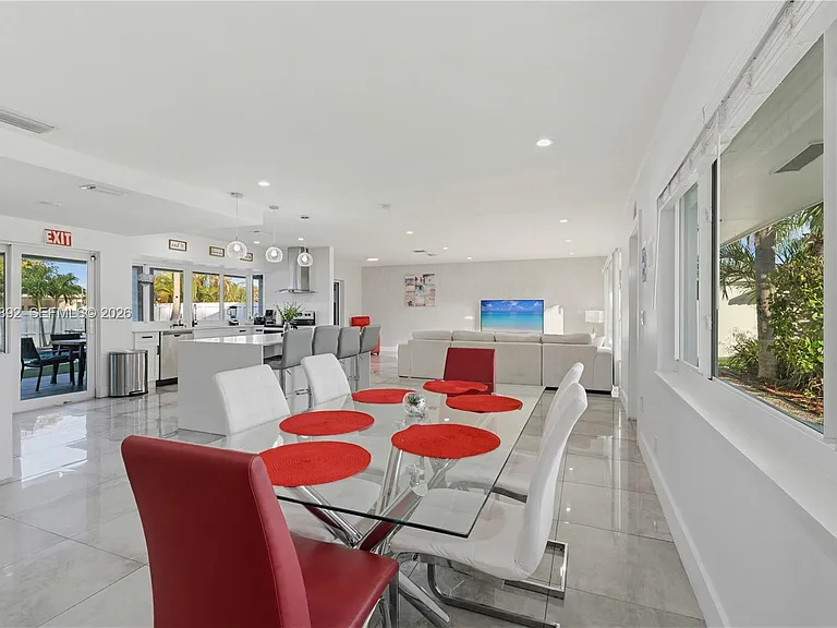 632 S Crescent Dr — Photo 10