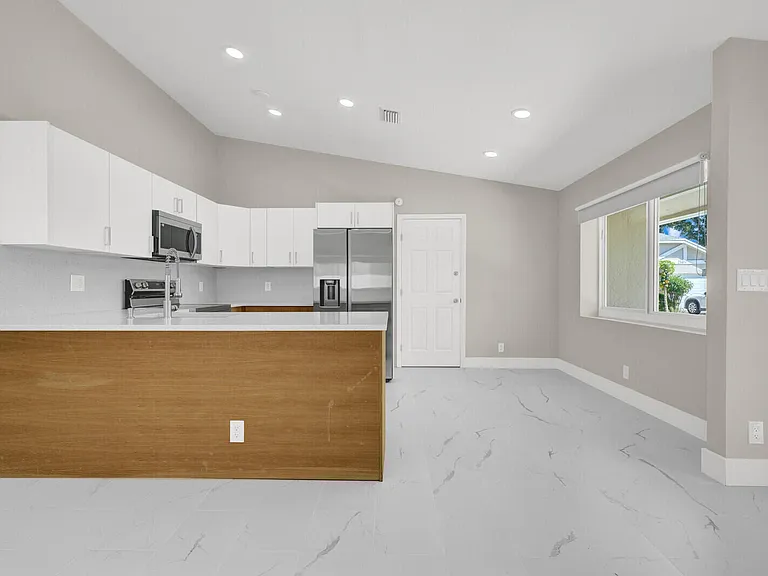 23392 Country Club Dr E — Photo 5