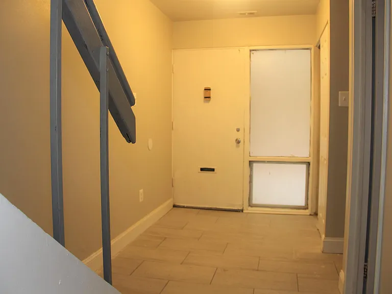 218 Centre Ave — Photo 8