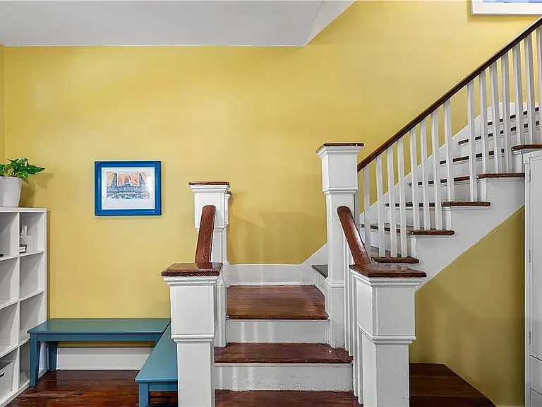 534 E Waldburg St #B — Photo 3