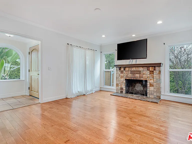409 N Kilkea Dr — Photo 6