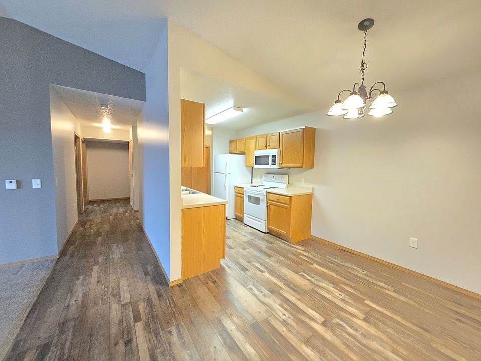 1st image of 3225 S Sycamore Ave #203