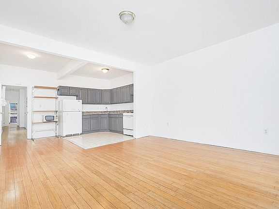 2nd image of 221 Montrose Ave APT 2