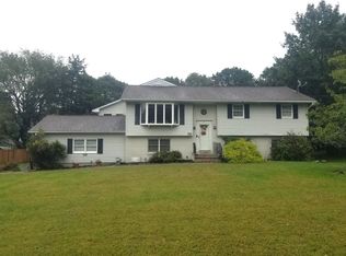 88 Hallock Ln, Rocky Point, NY 11778