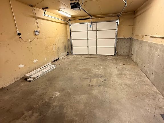3rd image of 1772 Caribou St