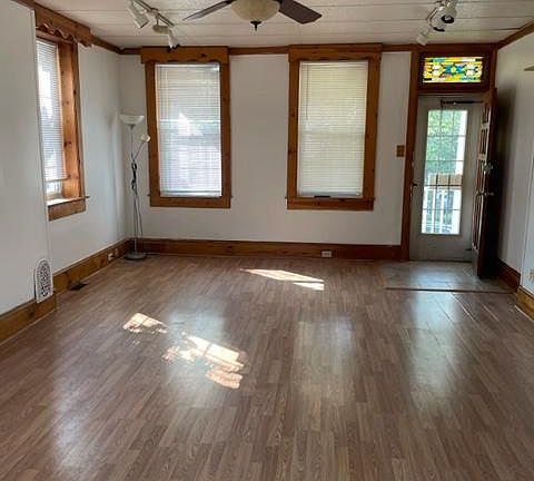 4th image of 484 Paoli Ave