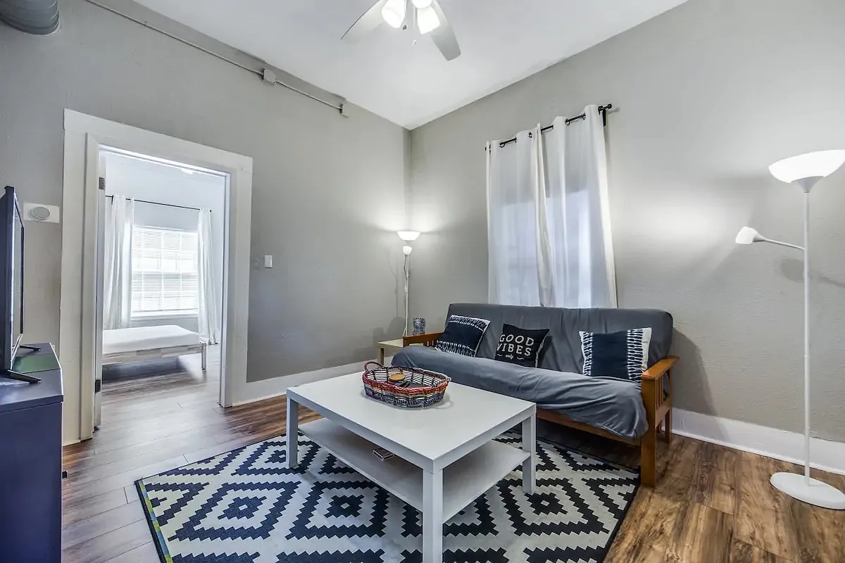1 bed, 725 sqft, $1,000 — Photo 4
