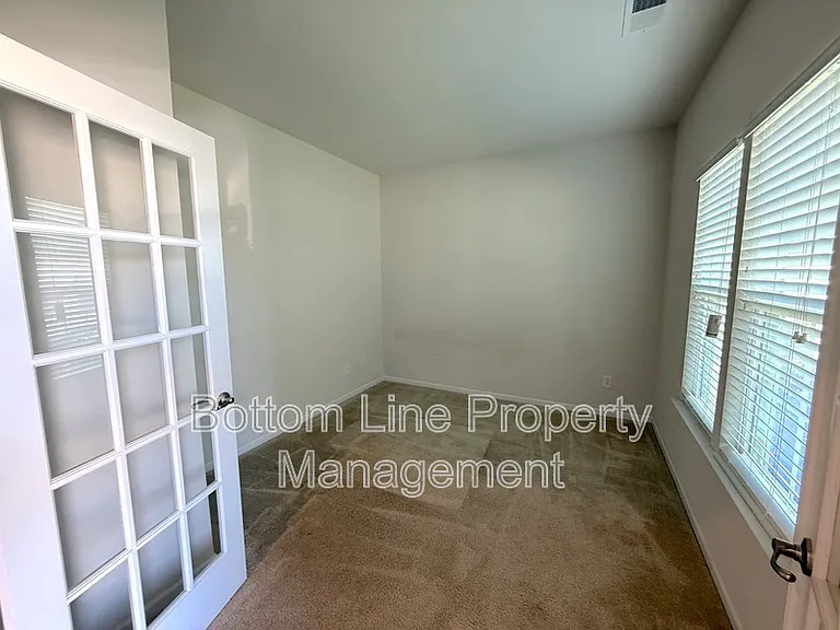 1524 Bailiff Ct SW — Photo 4