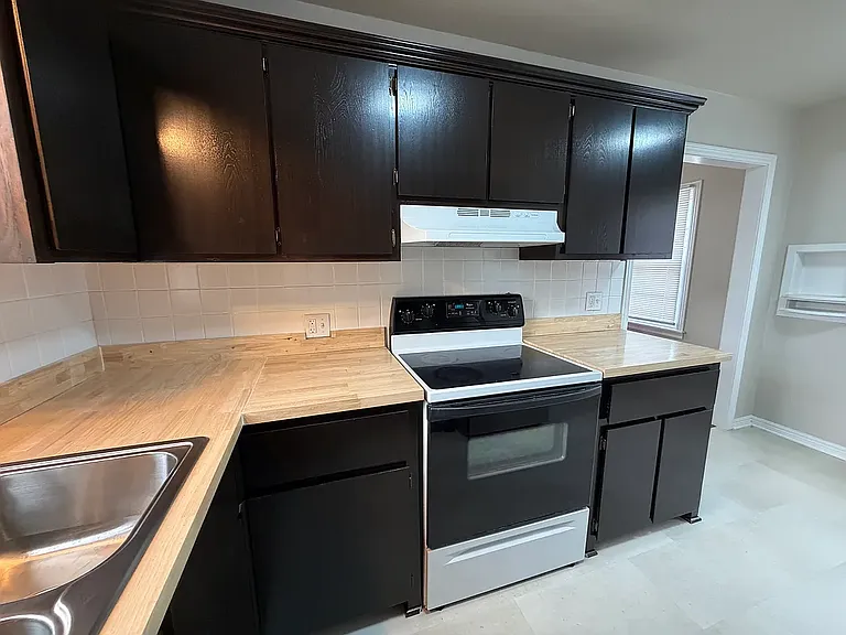 1038 E Walnut St — Photo 11