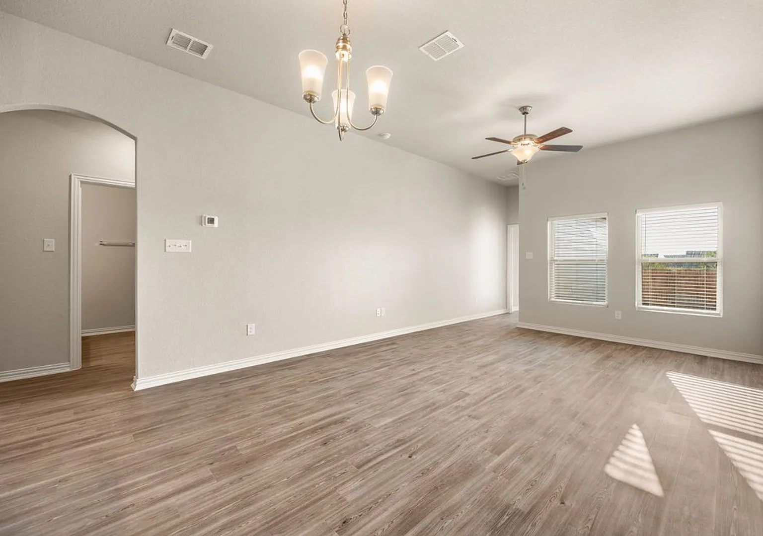Available Now! Stunning 3 Bedroom Duplex Located In Converse, Tx! — Photo 4
