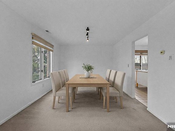 4th image of 319 Gorge Rd APT 5