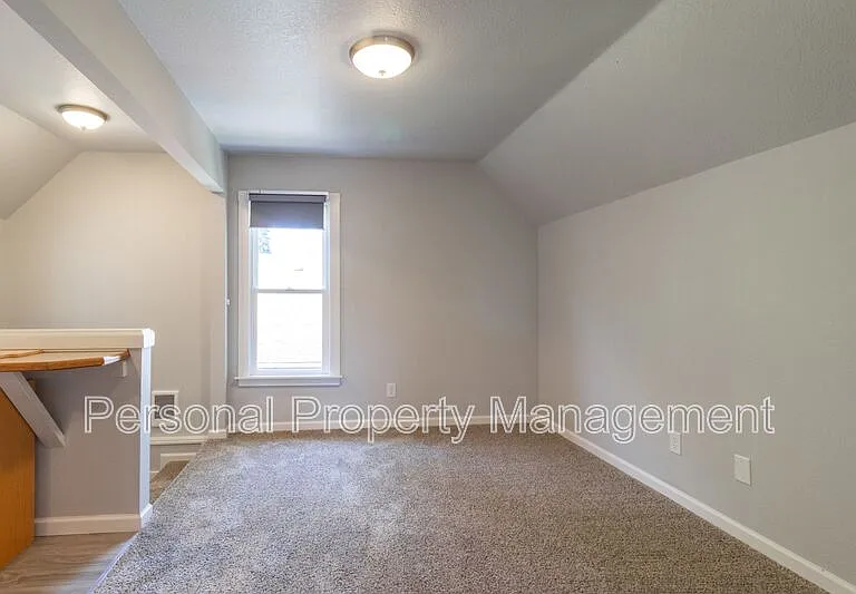 409 W McLoughlin Blvd #2 — Photo 5