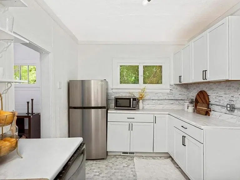 1501 Logan Ave N — Photo 3