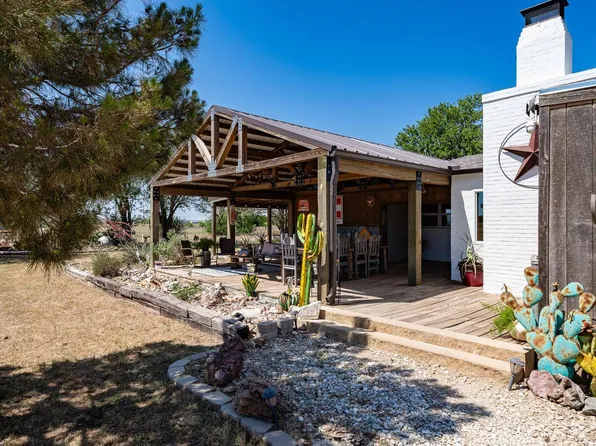 165 Jefferson Ave, Rule, TX 79548
