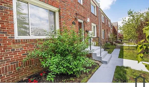 3 bed, 1600 sqft, $5,301 — Photo 2
