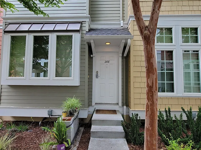 288 Kentdale Pl — Photo 2