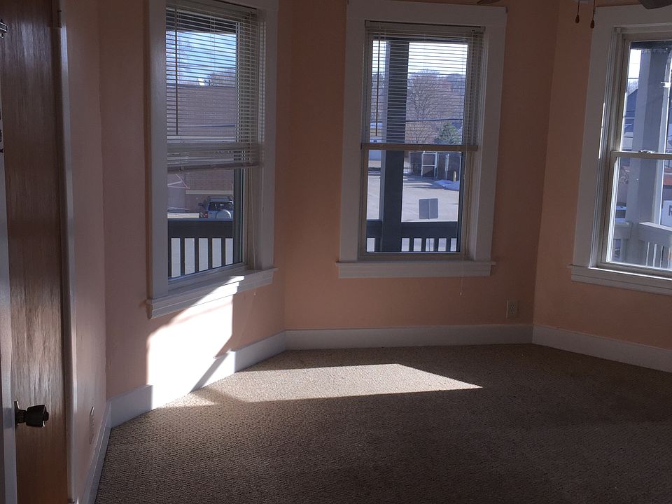 10 Schofield Ave Dudley MA 01571 Apartments For Rent Zillow