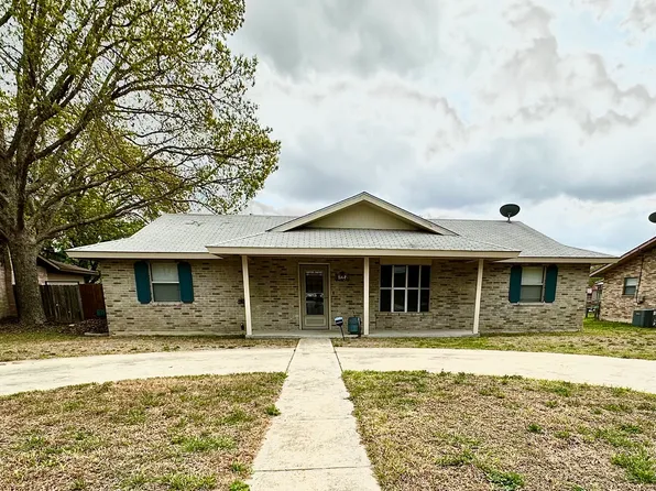 125 N Bluebonnet, Uvalde, TX 78801