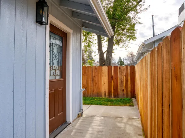 143 Oregon St #A, Ripon, CA 95366