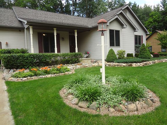2nd image of 1876 Glenshire Dr