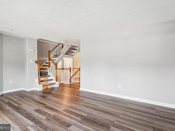 3rd image of 8515 Paragon Ct