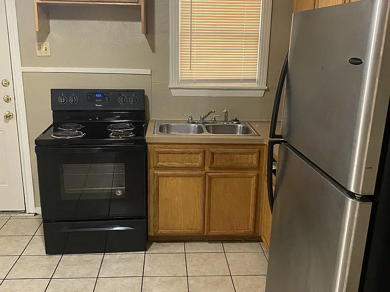 110 E Texas Ave — Photo 2