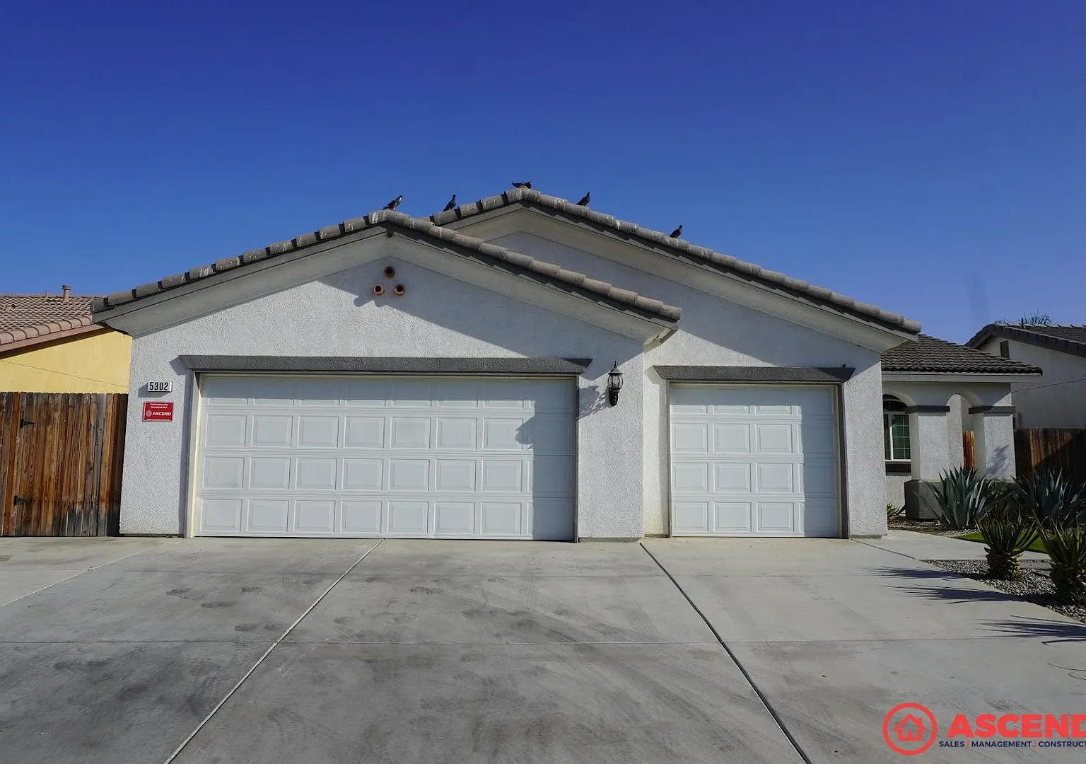 Elegant 4BD/2BA Home in Bakersfield's 93307 Solar, Granite Countertops, Vinyl Flooring & Small Pe... — Photo 1