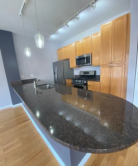 807 W 14th Pl #3B — Photo 10
