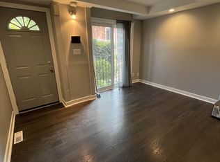 325 Jarvis St #32, Toronto, ON M5B 2C2