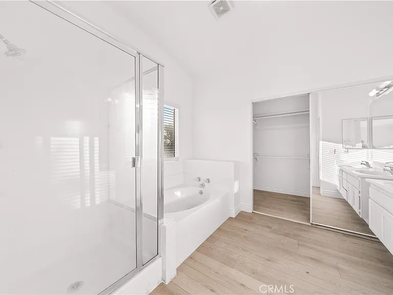 6766 Royal Crest Ct — Photo 20