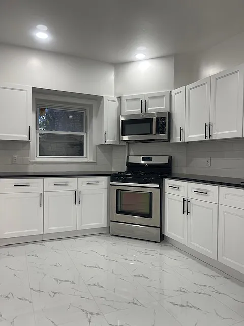 5 bed, $2,990 — Photo 4