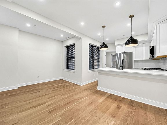 5th image of 5 Garden Ct #3