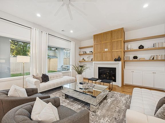 3rd image of 1330 Richelieu Ln