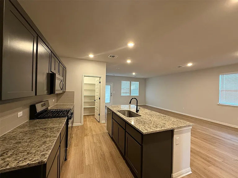 139 Gullivers Dr — Photo 11