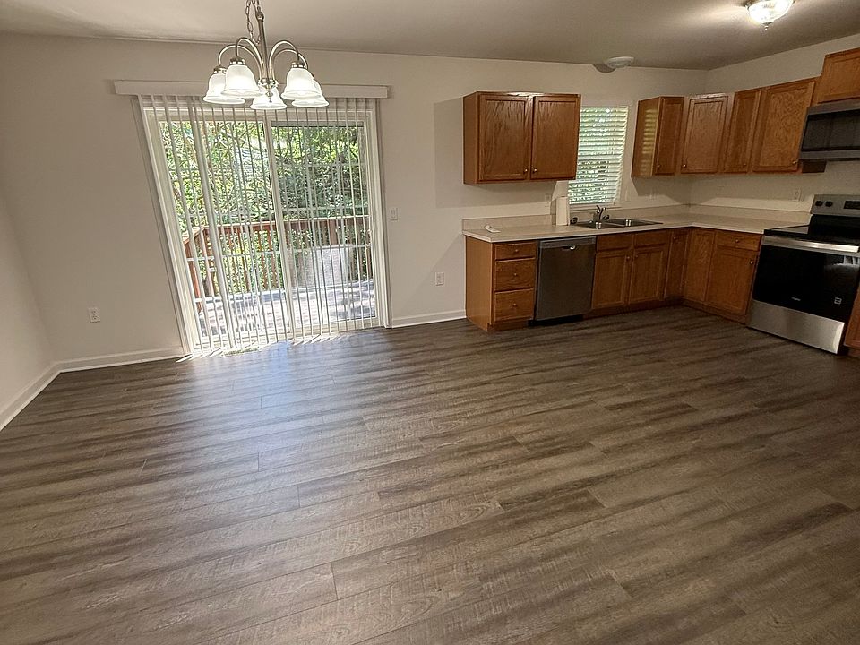 2nd image of 2106 Autumn Ct