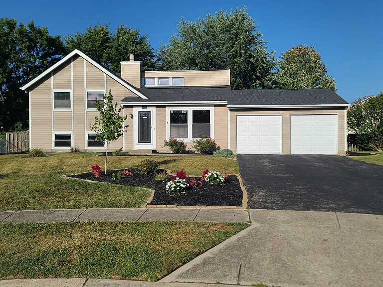 9820 Aylesworth Ln — Photo 2