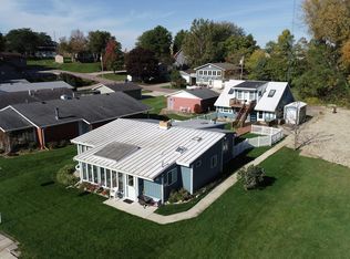 2704 Breezy Heights Dr, Milford, IA 51351