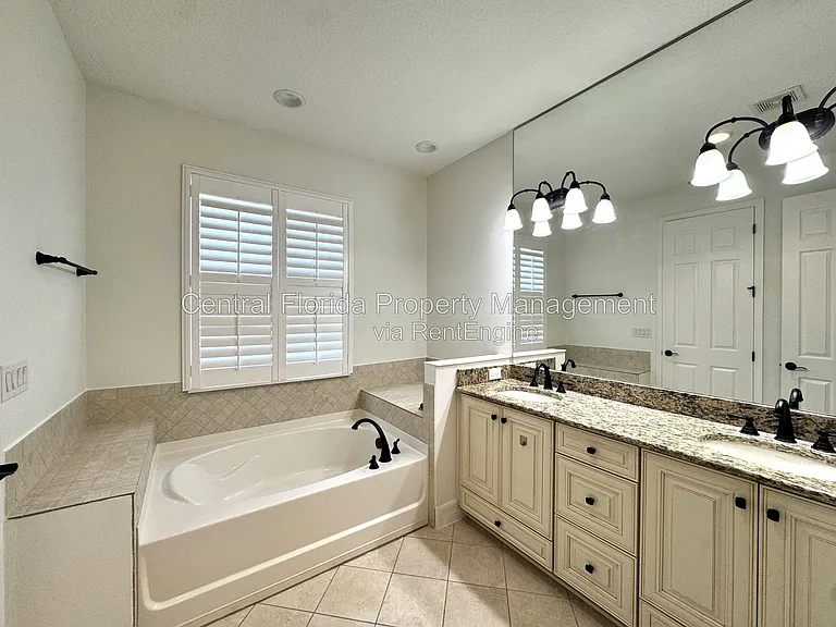 8998 Fullerwood Ave — Photo 11