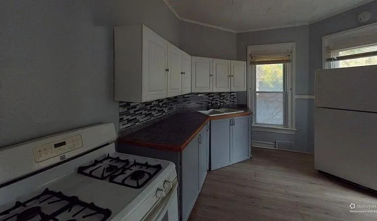 10 Locust St #2 — Photo 6