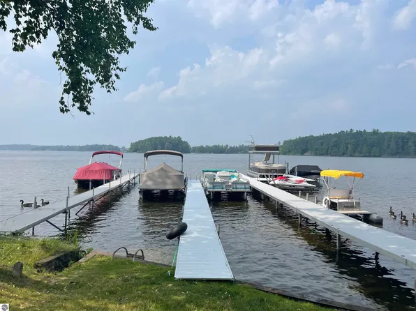 4618 Lakeview Dr, Hale, MI 48739