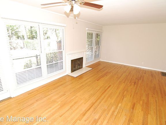 3rd image of 1921 Lees Ave