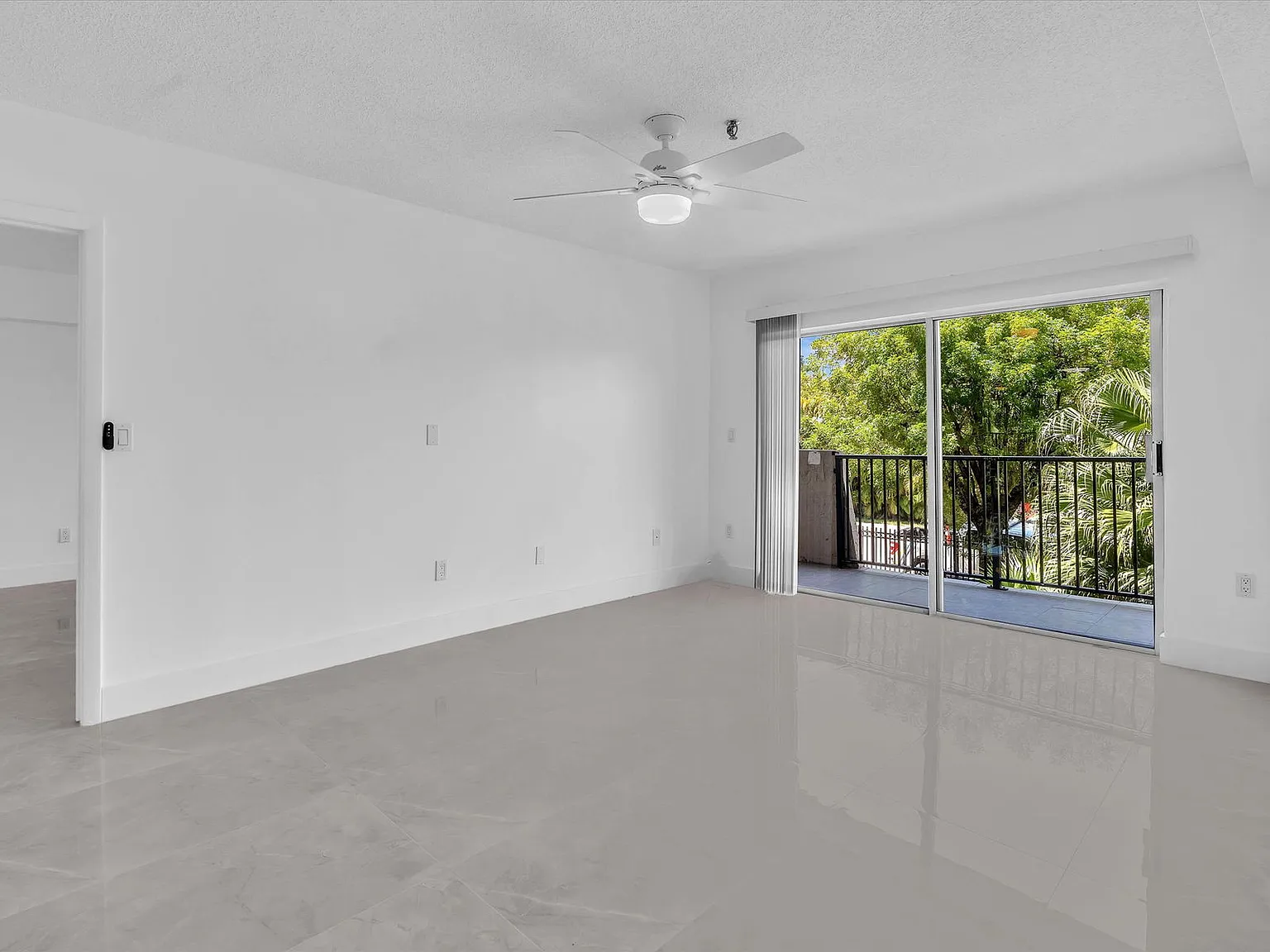 2 bed, 2.0 bath, 970 sqft, $3,000 — Photo 4