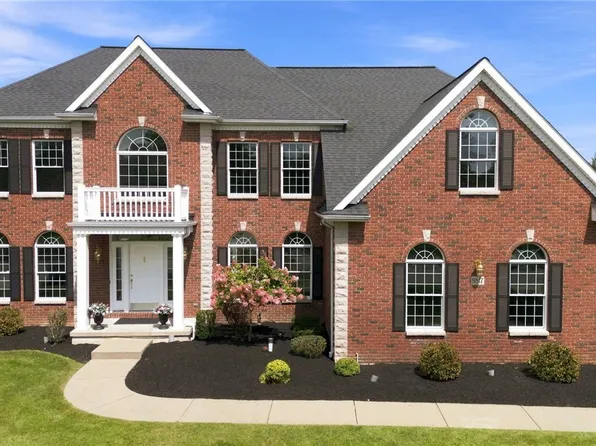 8817 Stonebriar Dr, Clarence Center, NY 14032