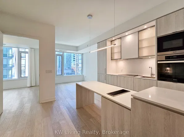 11 Yorkville Ave, Toronto, ON