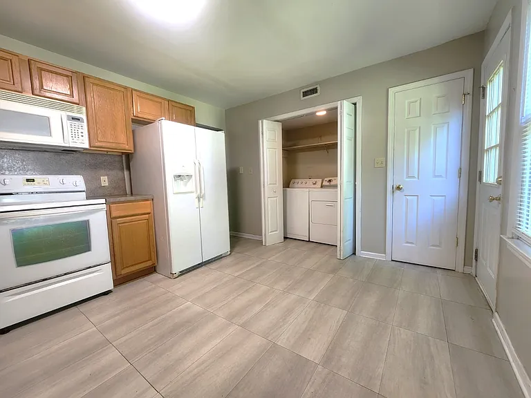 3317 Windsor Dr — Photo 6