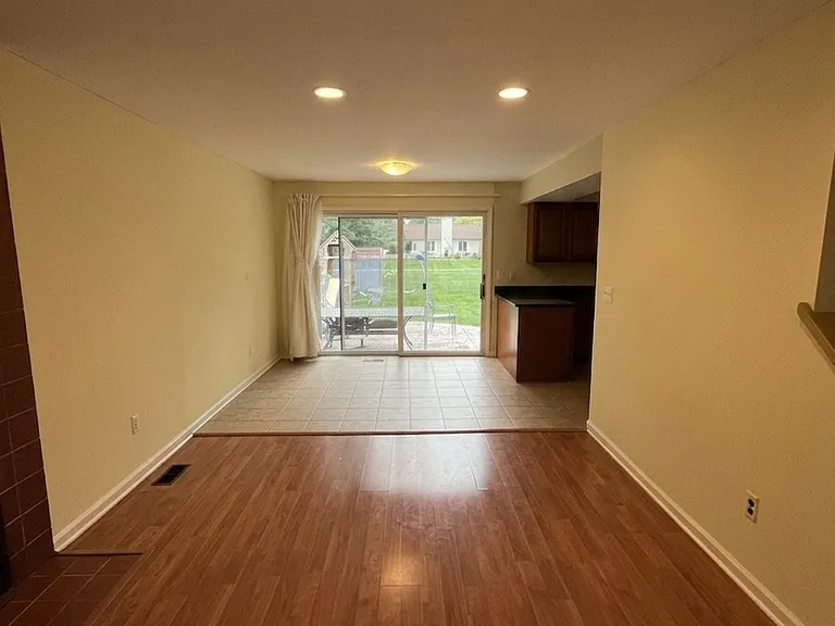 3661 Root Dr — Photo 3