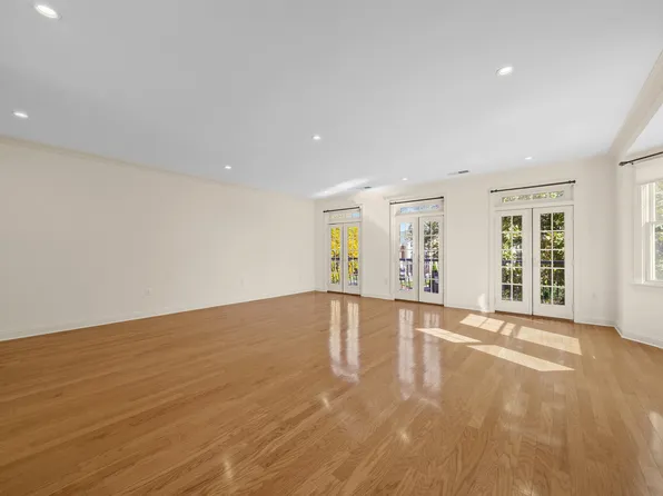 1 Intrepid Place image 8 of 38