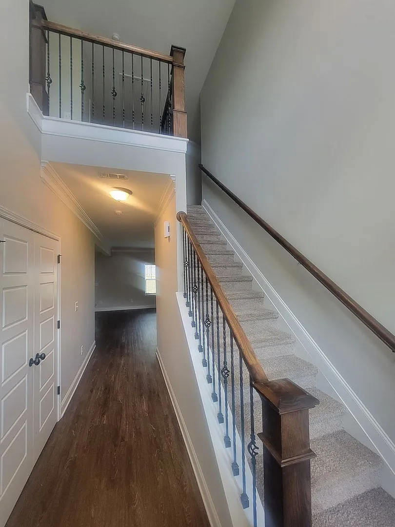 Building Photo - 257 Tulip Dr