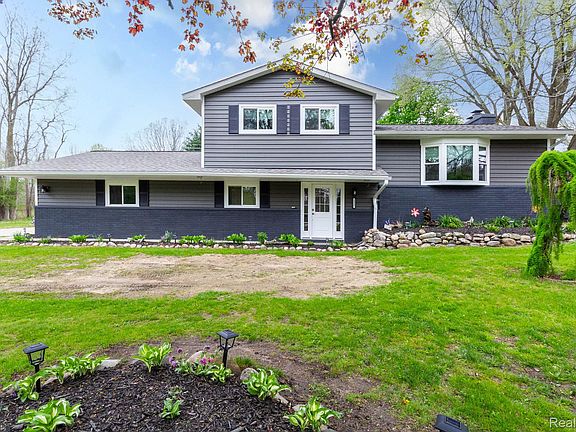 3rd image of 1337 Haines Rd